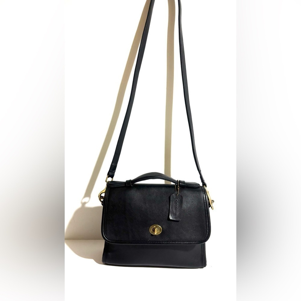 Coach vintage Elegant Black Leather crossbody Bag